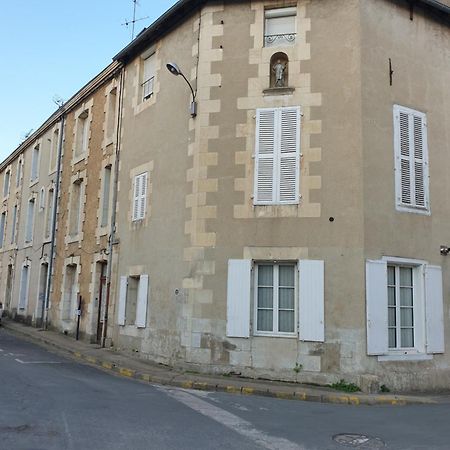 Studio Simplicien *Cosy* Plein Centre Ville De Poitiers *Tv* Wifi *Cafe* エクステリア 写真